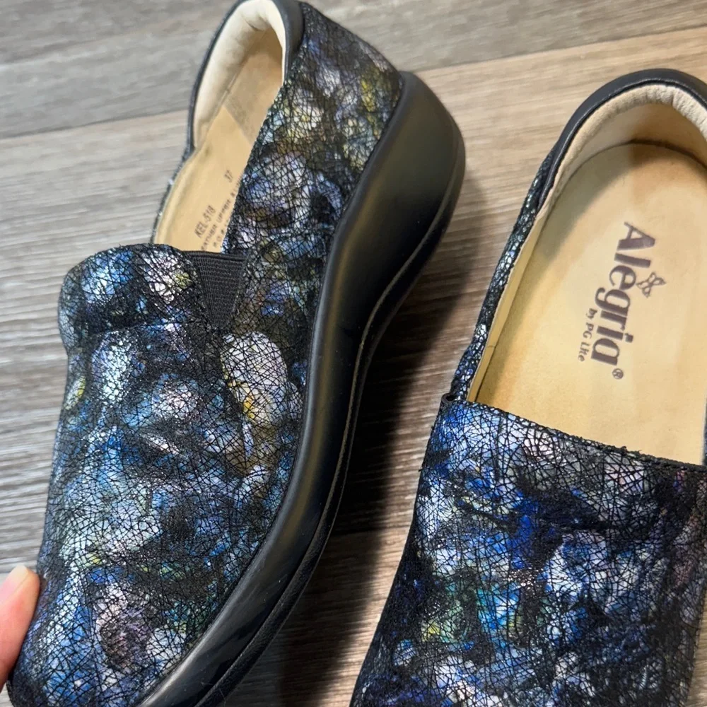 Alegria Women's Black and Blue Patterned Loafers woman’s size 37 (s198)